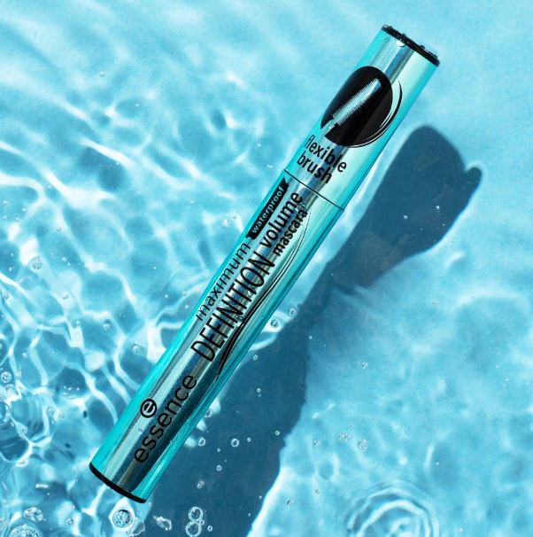 Essence الماسكارا Mascara Maximum Definition Waterproof Volume, 8 ml